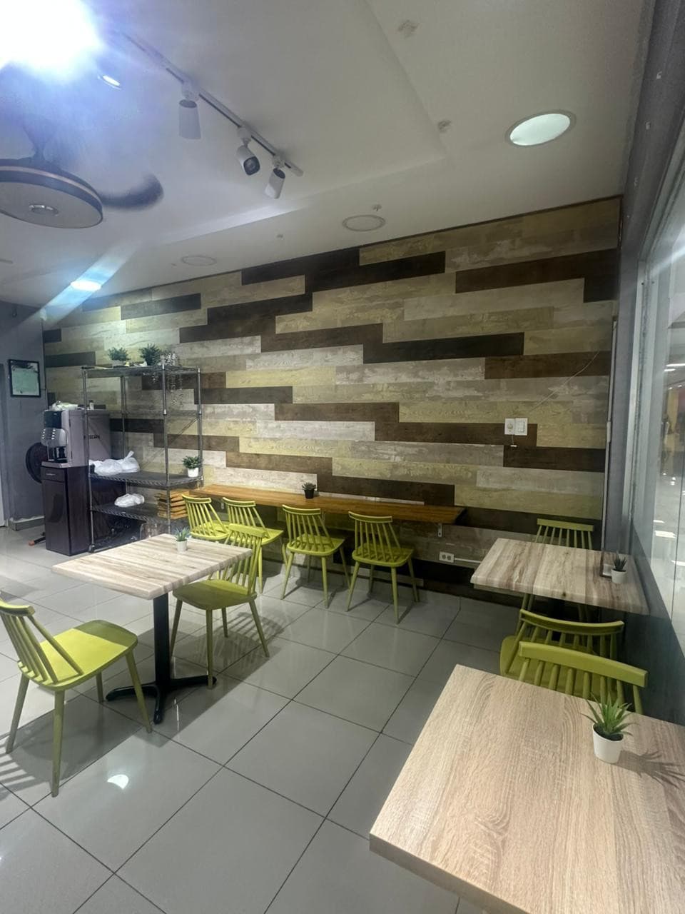 VENDO PUNTO COMERCIAL EN ENSANCHE NACO - 1