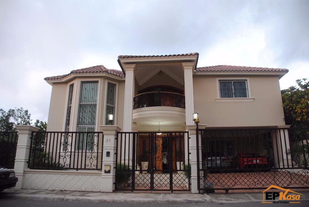 Casa con Jardín de renta en Gurabo, Santiago - 1
