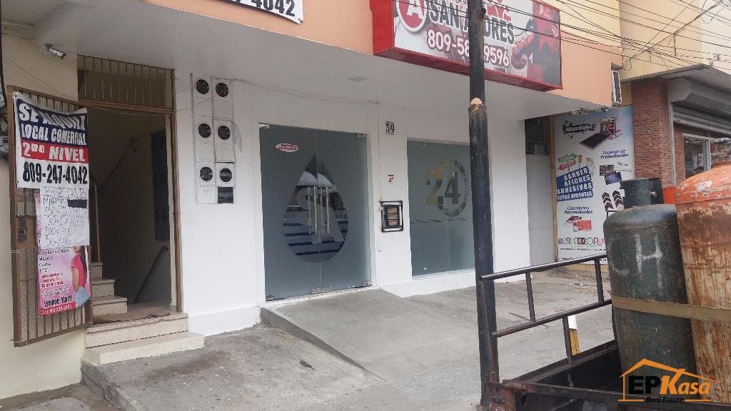 Edificio comercial en venta, de tres niveles, el Centro - 1
