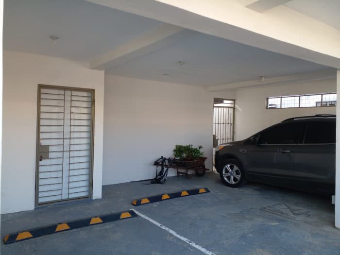 Edificio de Apartamentos En Venta en la Zona Oriental - 1