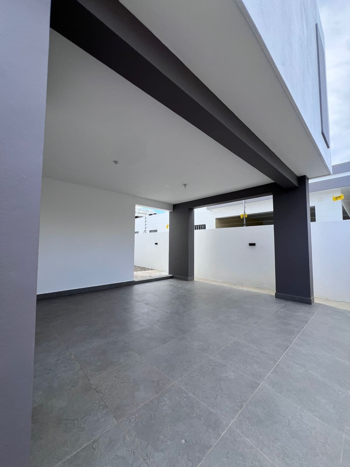 VENTA DE CASA DE DOS NIVELES EN SANTIAGO - 1