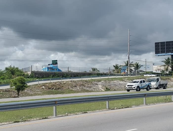 Solar Frente a la Autovia del Este - 1