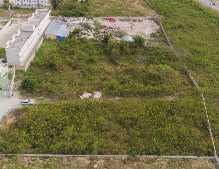 Solar en venta con Uso Comercial o Residencial Bavaro - 1