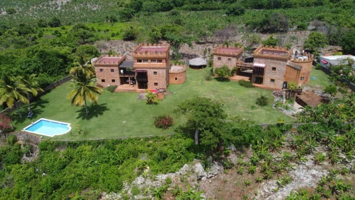 Venta de casa estilo colonial en Las Galeras - 1