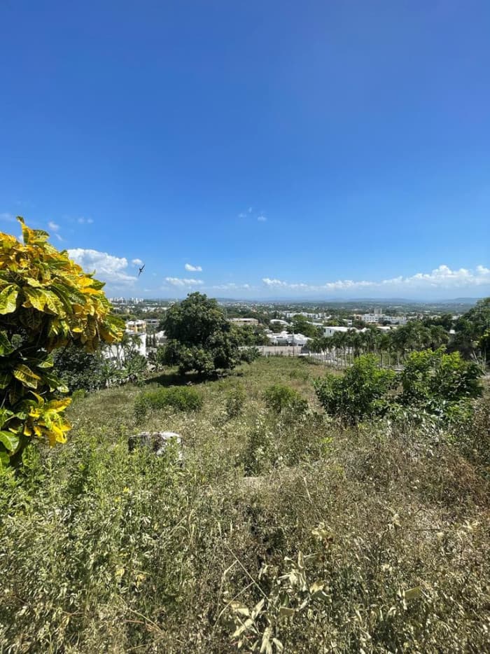 Terreno residencial en venta en Cerro Alto, Santiago - 1