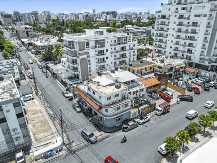 Edificio Comercial en Venta en Ensanche Julieta - 1