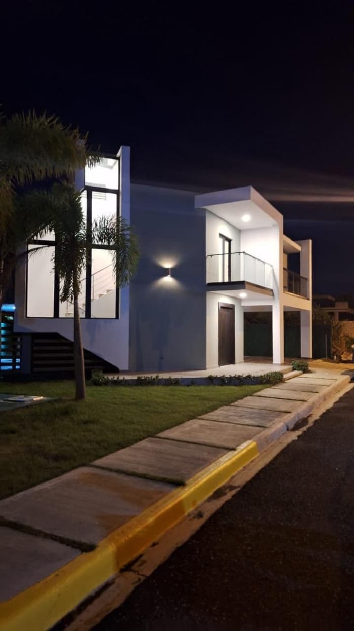 CASA FAMILIAR EN VENTA EN LA VEGA RESIDENCIAL CERRADO - 1