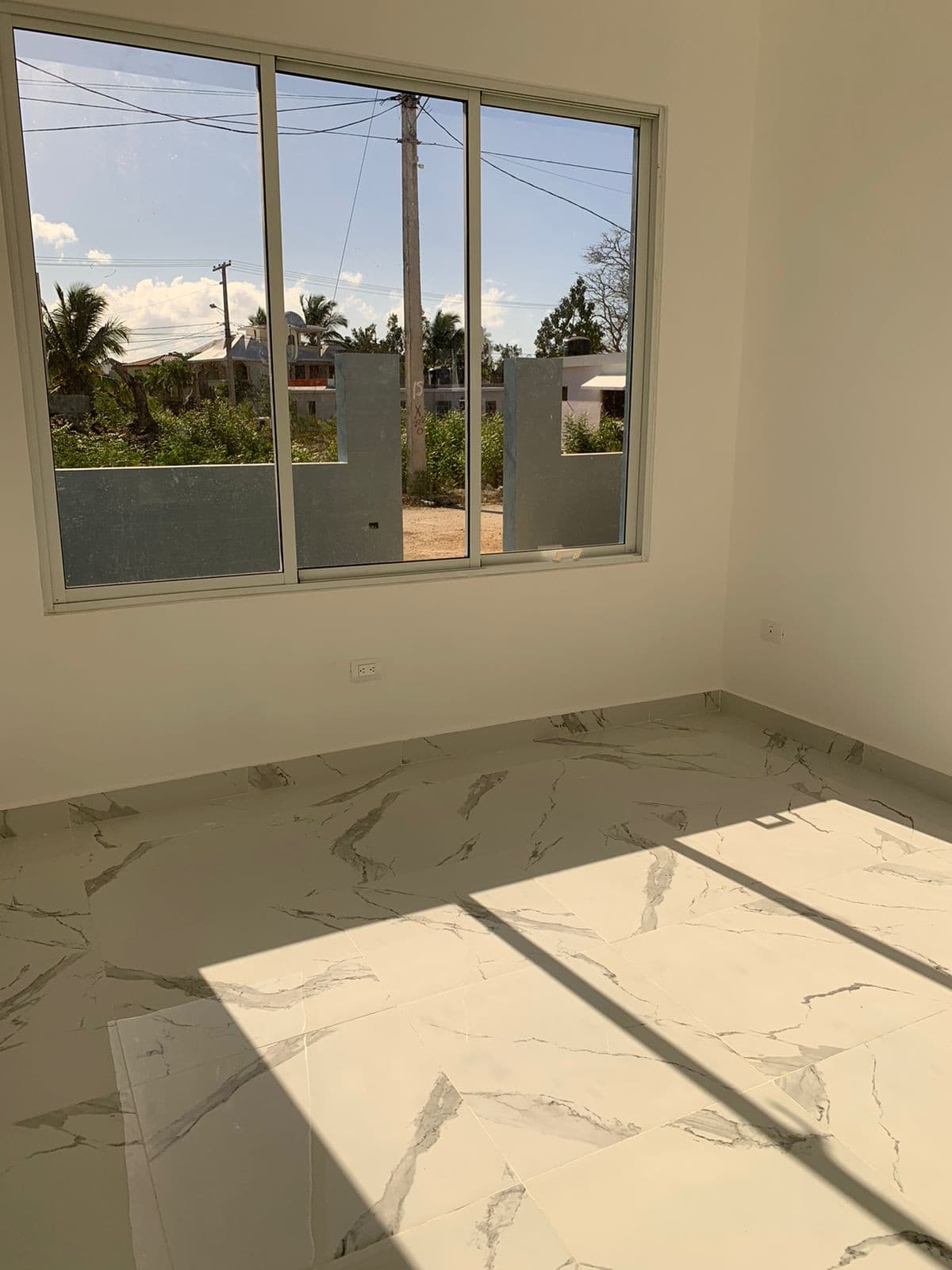 CASA EN VENTA NUEVA DE 3 HABITACIONES EN LA ROMANA - 1