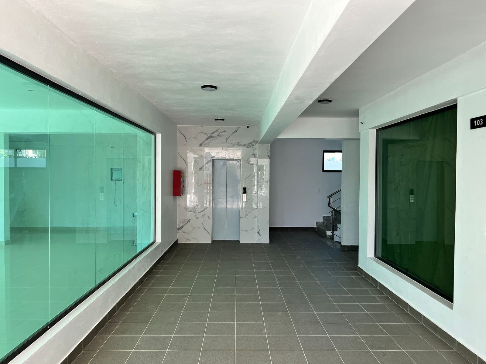 Local Comercial en Alquiler y Venta, en Alma Rosa II. - 1