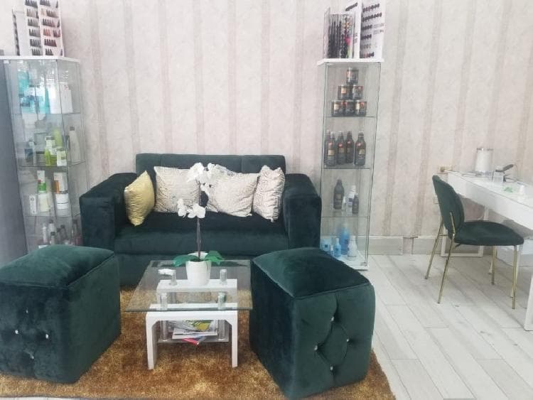 Lujoso Salón de Belleza en venta en la Ave. Venezuela - 1