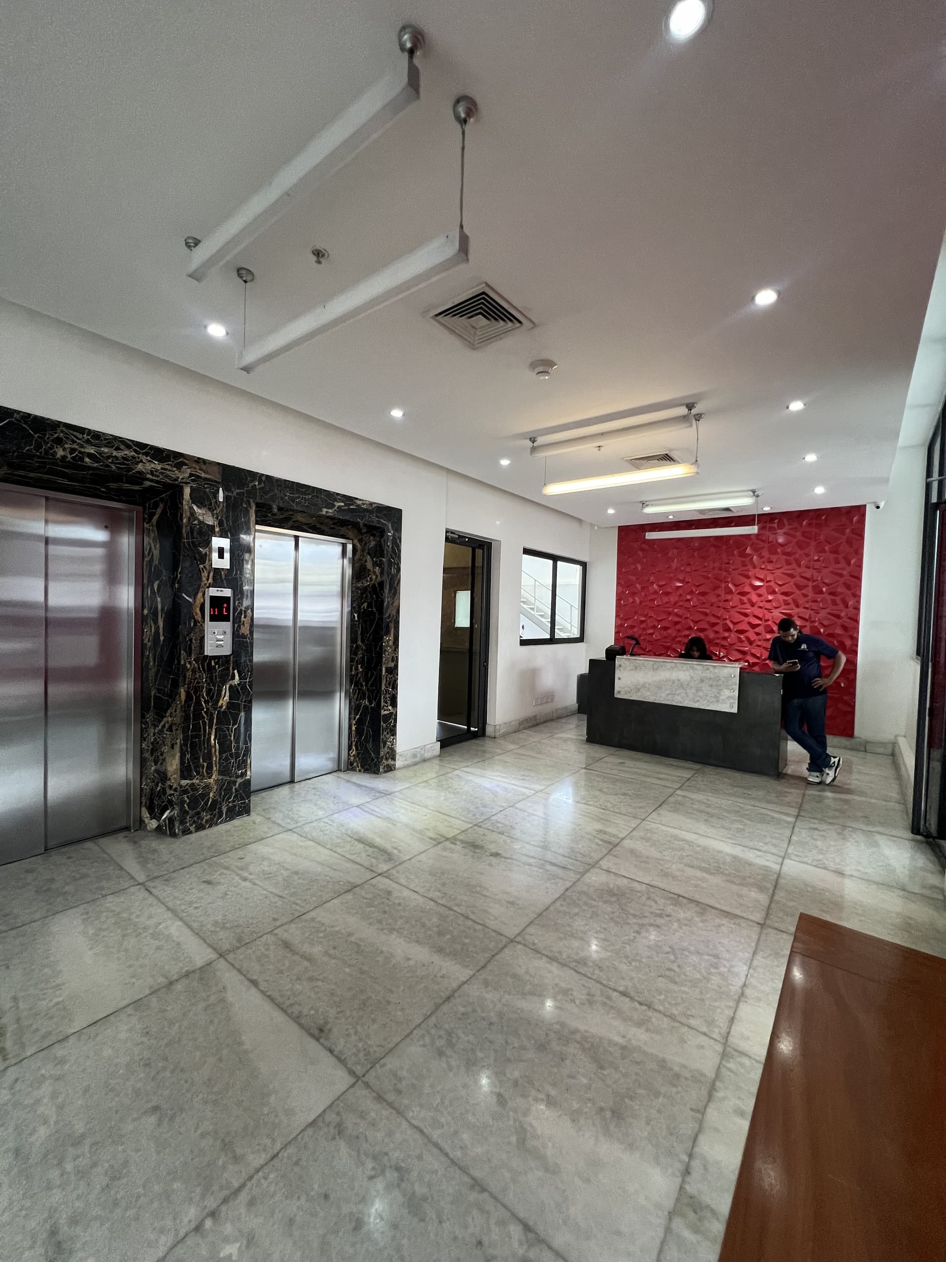 Alquiler y venta Oficina corporativa en el Millón - 1