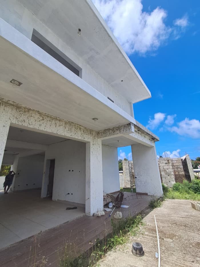 VENTA DE VILLA DE PUERTO PLATA EN OBRA GRIS - 1