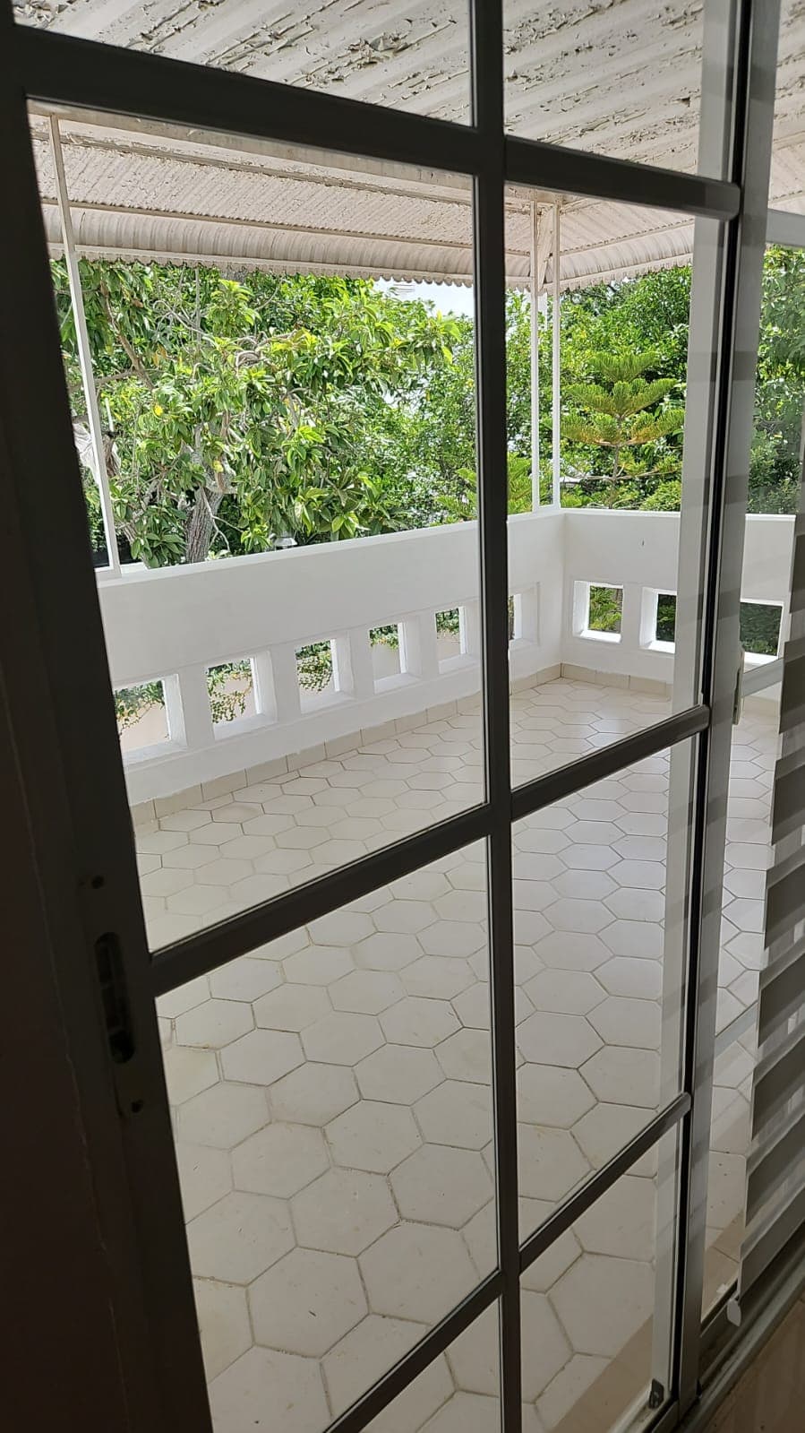 LOCAL COMERCIAL EN ALQUILER EN LOS CERROS DE GURABO - 1