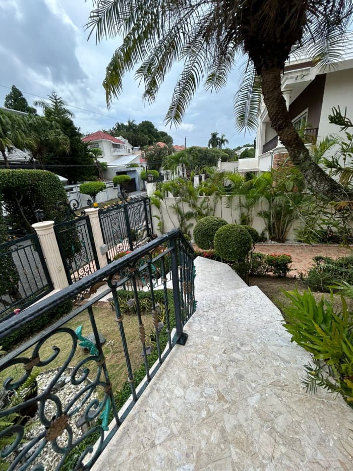 Venta de Casa de con piscina en Arroyo Hondo III - 1
