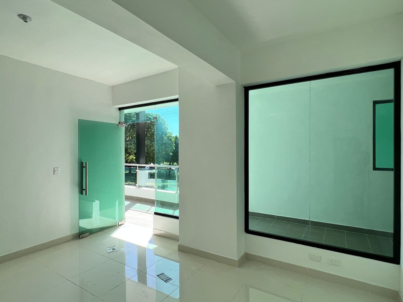 Locales Comercial en Alquiler y Venta, en Alma Rosa II. - 1