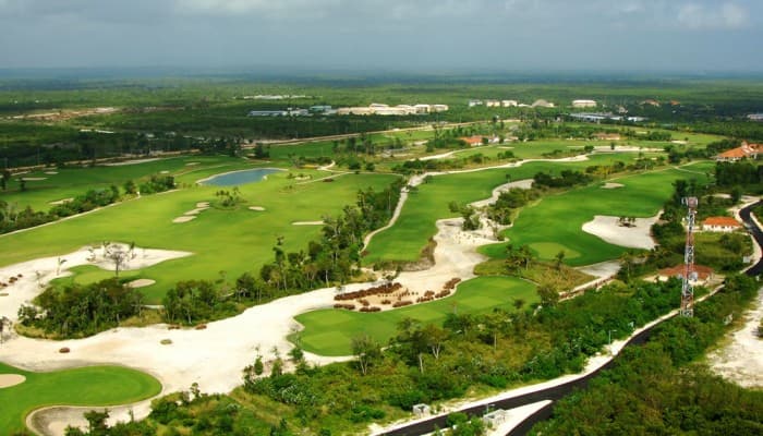 Solares en venta en Punta Cana Bávaro con campo de golf - 1