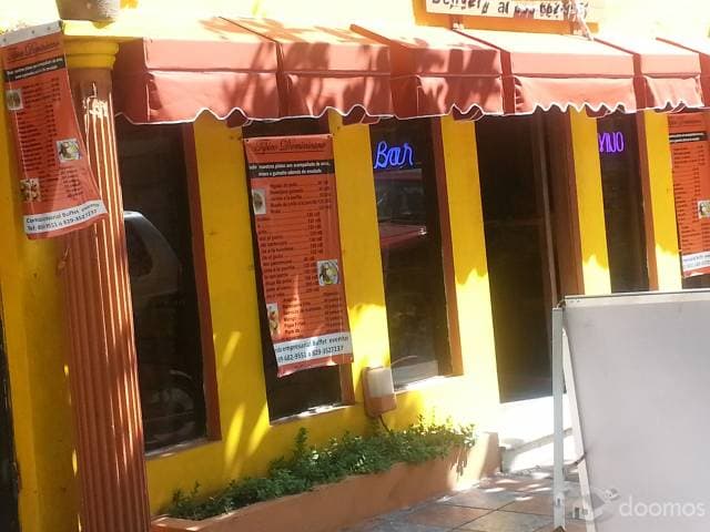 Por Motivo de Viaje, vendo restaurante equipado en Gazcue - 1
