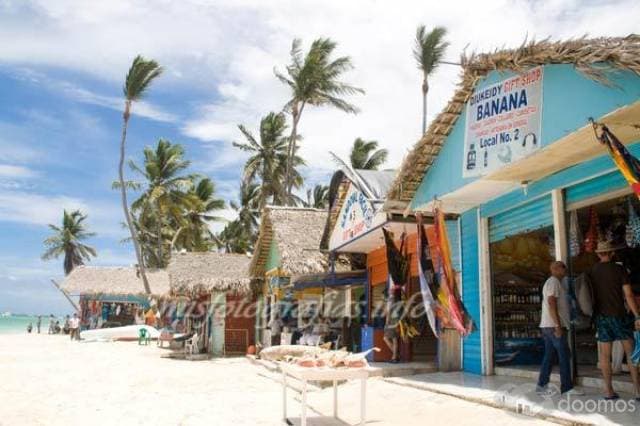 OPORTUNIDAD UNICA Restaurante en Playa Bavaro URGE TRASPASO - 1