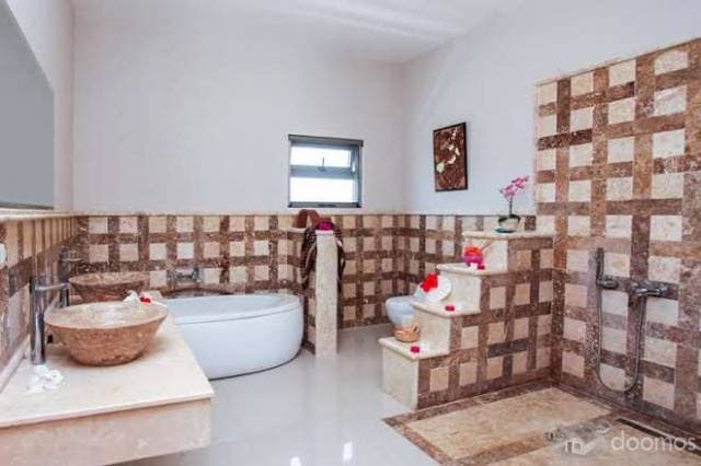 Oportunidad Invertir Punta Cana - Edificio 900 m2 con Playa Privada, 3 apartamentos y Negocio - 1