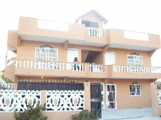 VENDO EDIFICIO 4 APARTAMENTOS BOCA CHICA 170000 DOLARES - 1