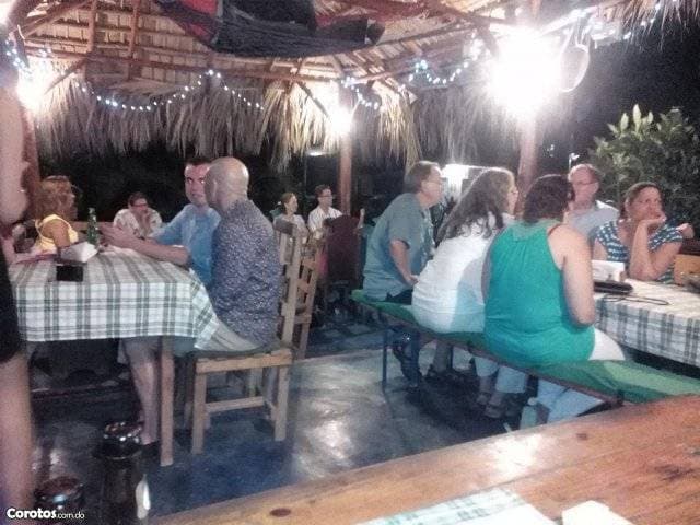 Restaurante con todo y  Solar en Las Terrenas se venden por motivos de viaje - 1