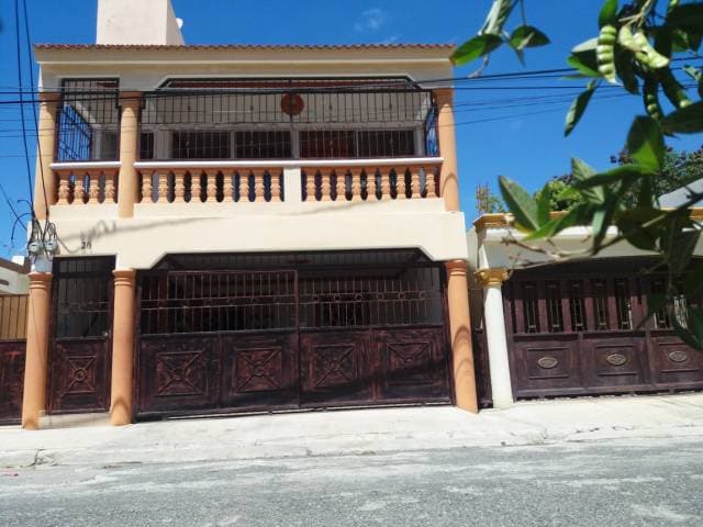 CASA EN VENTA EN URBANIZACION YULISSA - 1