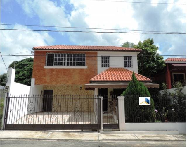 ¿Busca una Casa en la zona de Altos de Arroyo Hondo? - 1