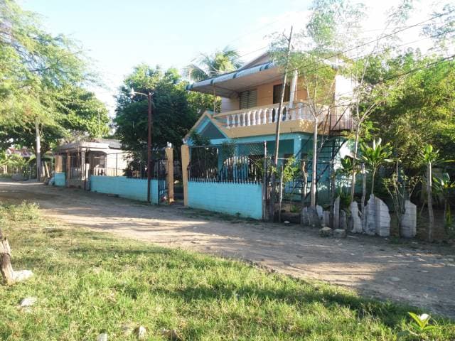 CASA DE DOS NIVELES EN VENTA EN QUINIGUA VILLA GONZALEZ - 1