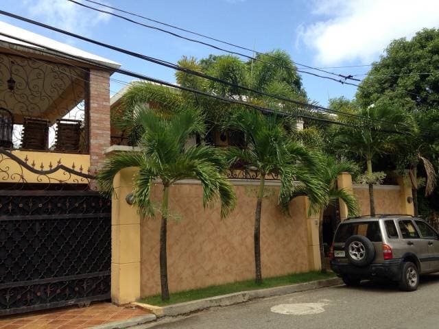 CASA DE 2 NIVELES EN VENTA EN LA CARRETERA JACAGUA SANTIAGO - 1