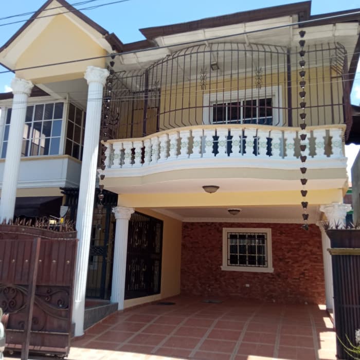 Casa en venta de 3 niveles en la Zona Oriental, S.D.E. - 1