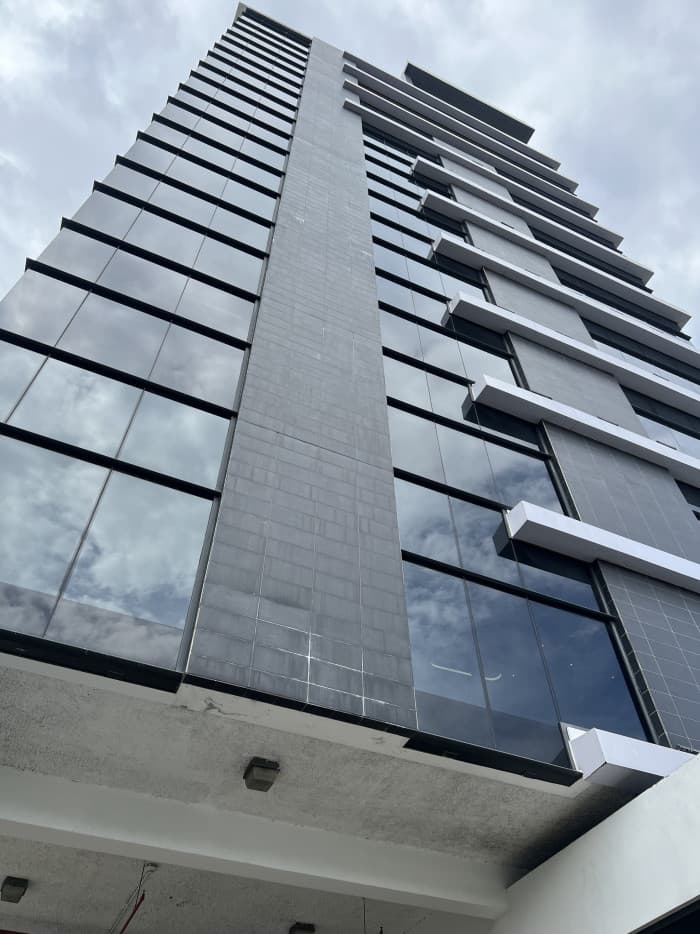 Se rentan Oficinas en torre Corporativa en El Millon - 1