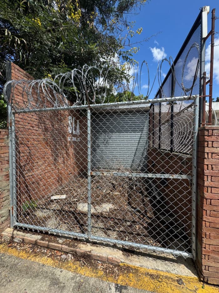VENDO CASA COMERCIAL EN ALMA ROSA I - 1