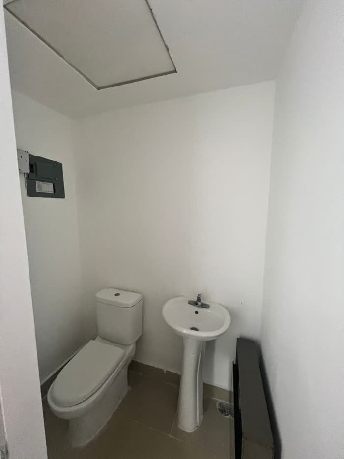 Alquiler de Oficina Comercial en Bella Vista - 1