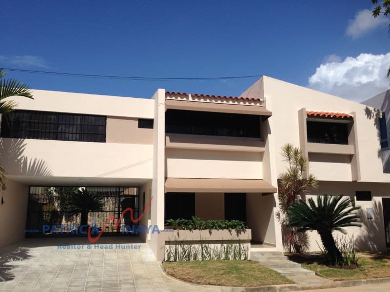 Casa recién remodelada en alquiler en Bella Vista - 1