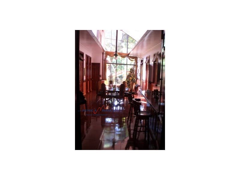 Venta de Local comercial con piscina en Zona Colonial - 1