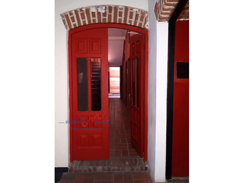 Local Comercial, amplio, 2 pisos, cerca de la Catedral, Zona Colonial, Santo Domingo. - 1