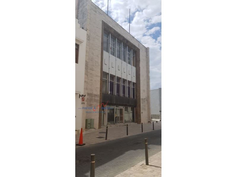 Edificio comercial, ubicado en esquina, 2 pisos, cerca de Calle El Conde, Zona Colonial, Santo Domingo. - 1